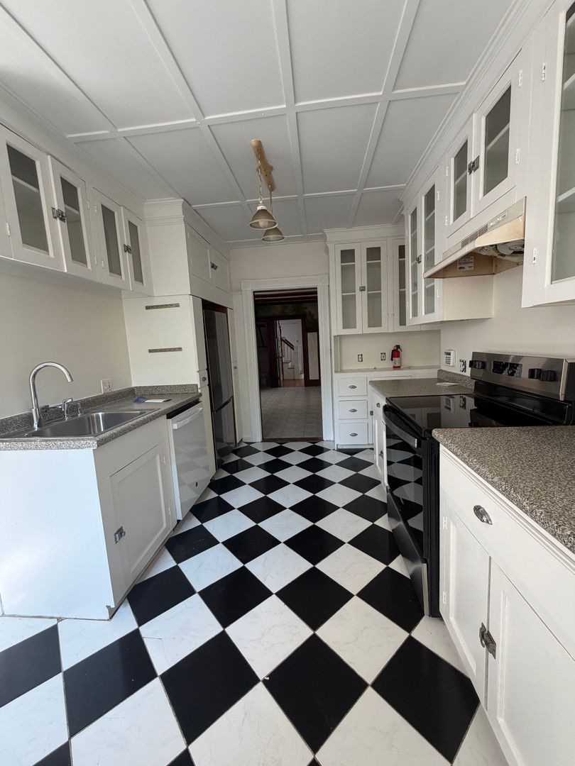 Dover House: 202 Central Ave