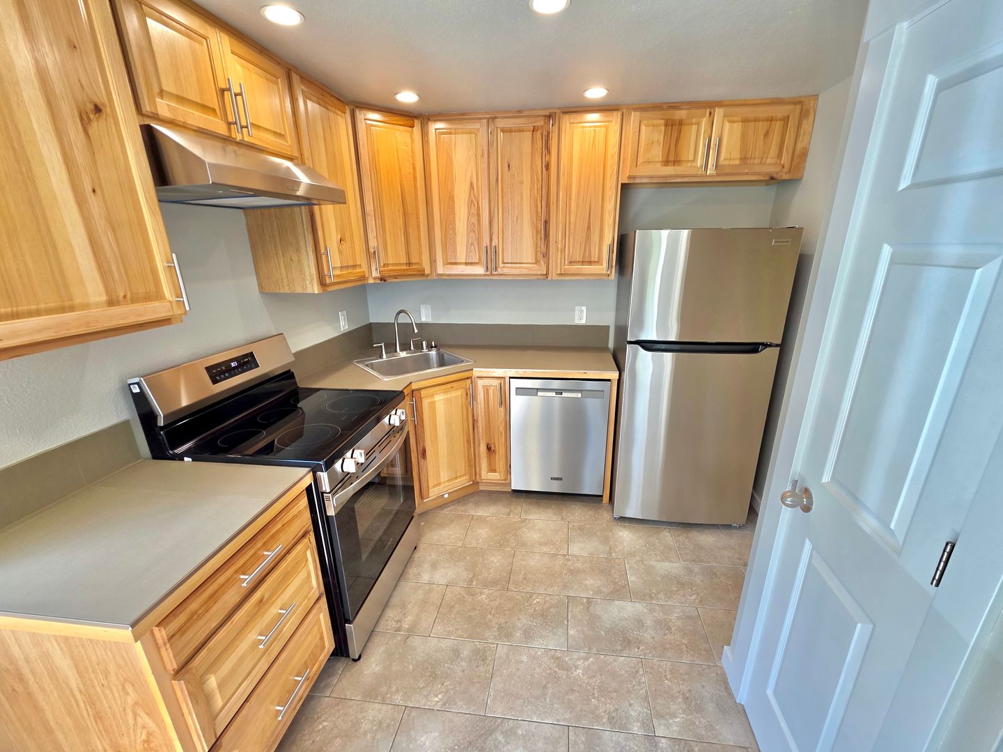 Tacoma Apartment: 416 E Wright Ave