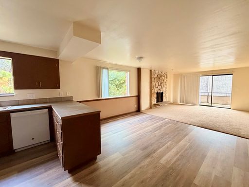 Beautiful 2bed apartment with Fireplace and balcony – photo 1