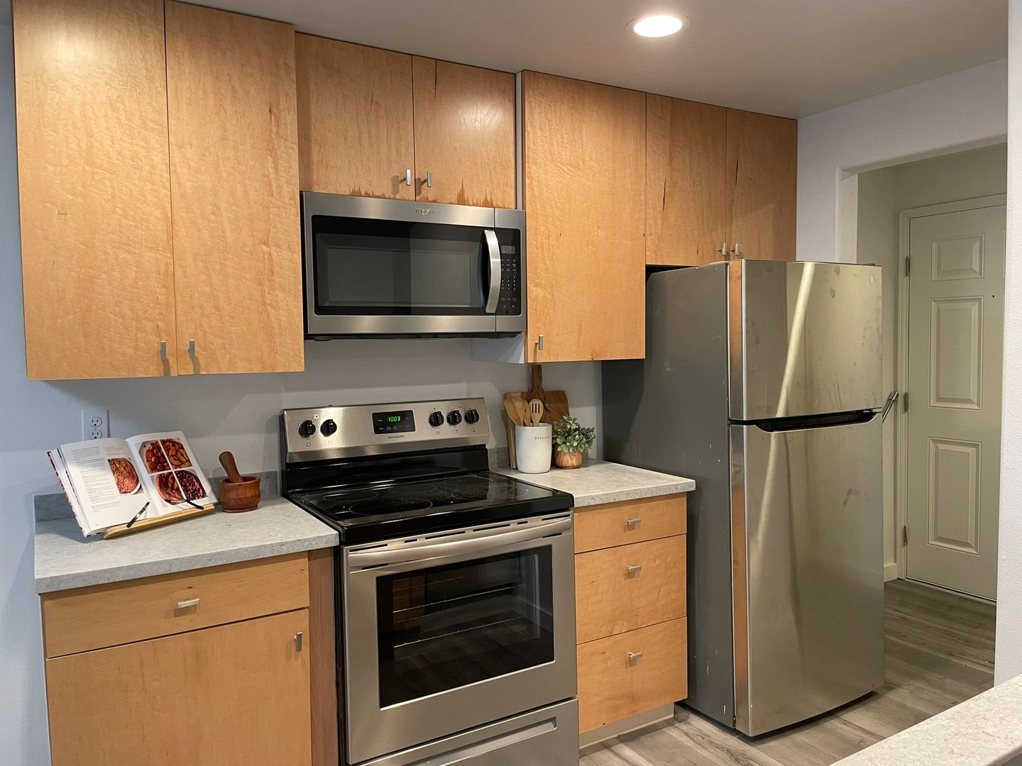 Tacoma Apartment: 166 112th St E