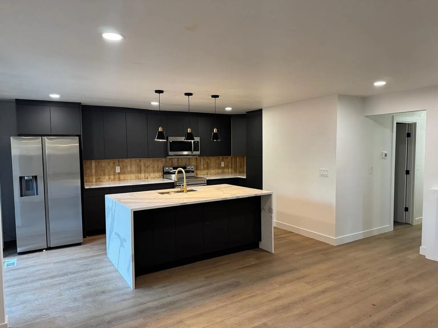 Bellevue House: 907 142nd Ave SE Bellevue