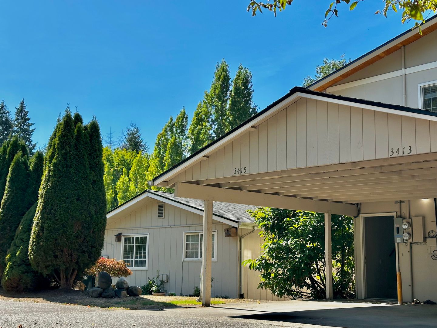 Lacey Apartment: 3413-3507 College St SE