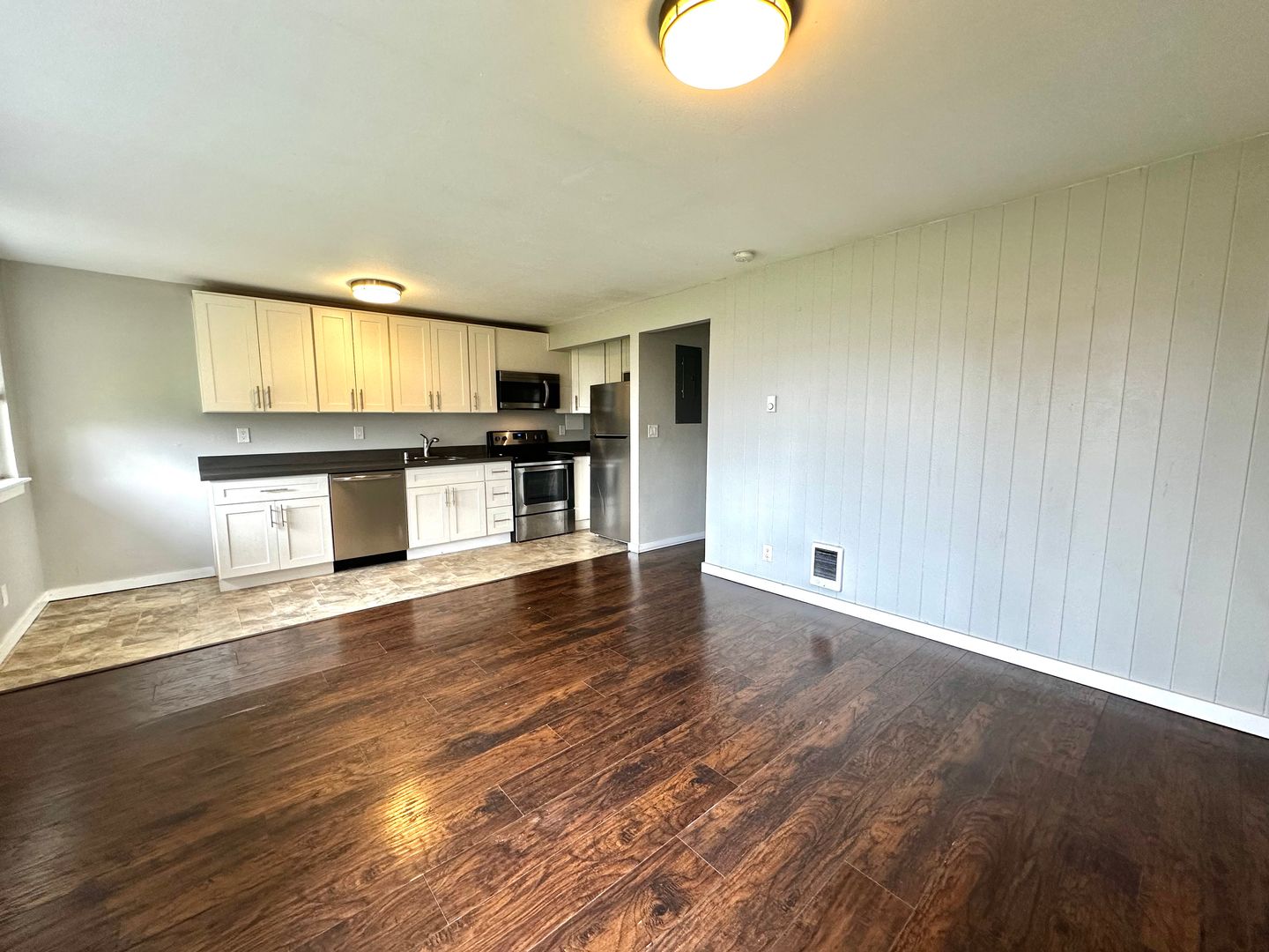 Seattle Apartment: 10025 Des Moines Memorial Drive S