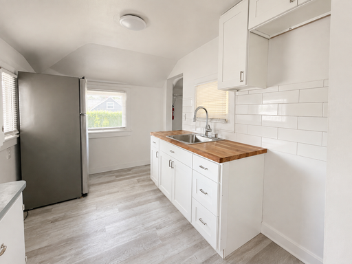 Beautifully Remodeled 1bed at White House Apartments – photo 1