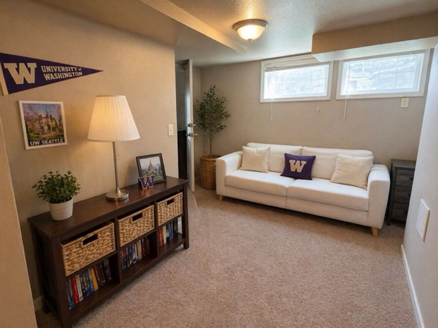 Seattle Apartment: 5268 18th Ave NE