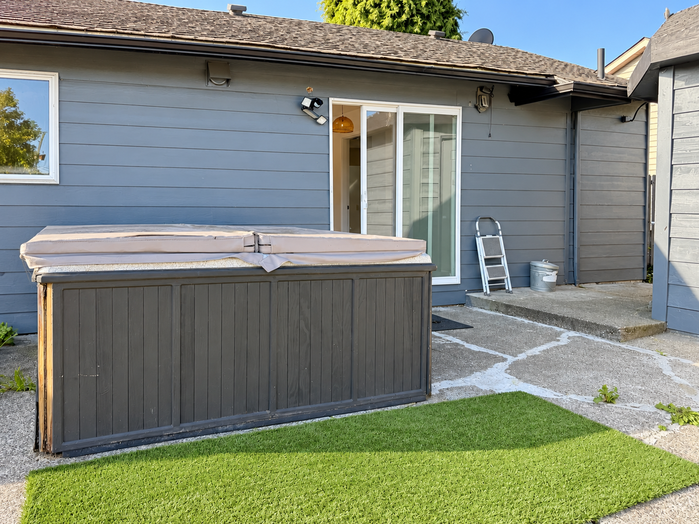 Seattle House: 6234 S 119th St,
