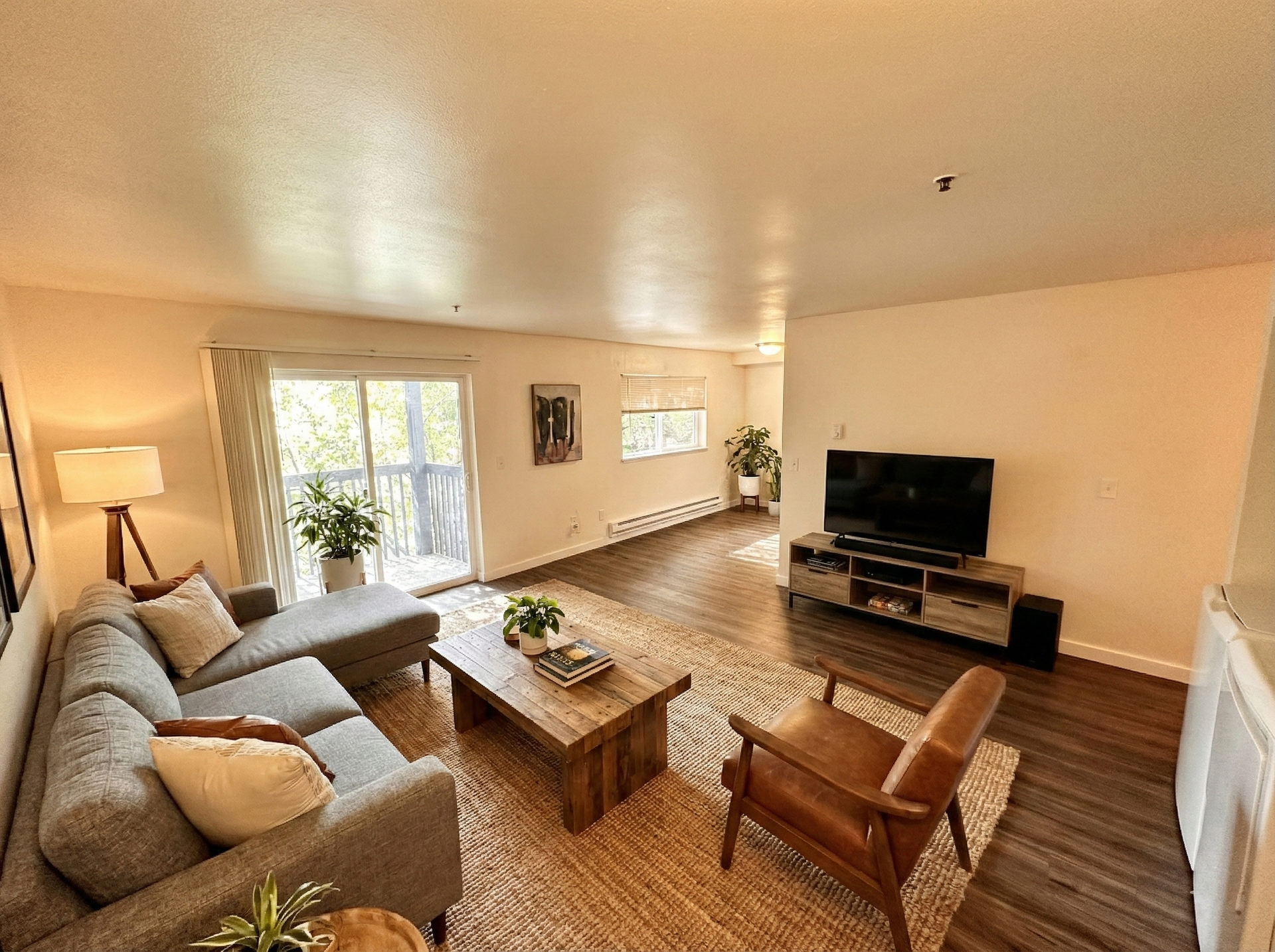 Everett Apartment: 125 W casino RD