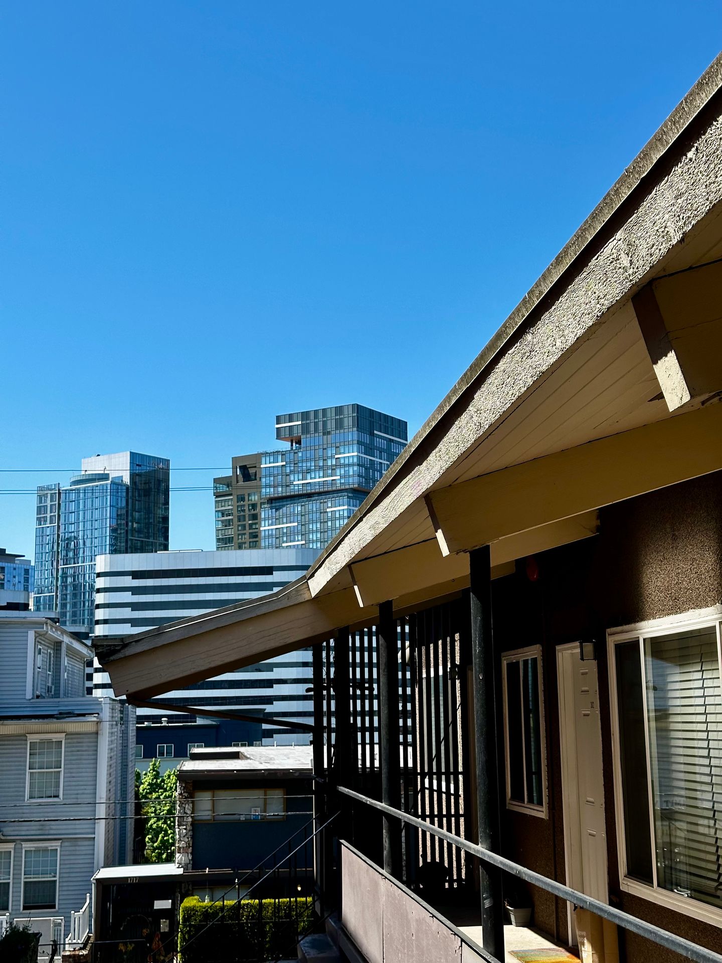 Seattle Apartment: 1718 Summit Ave