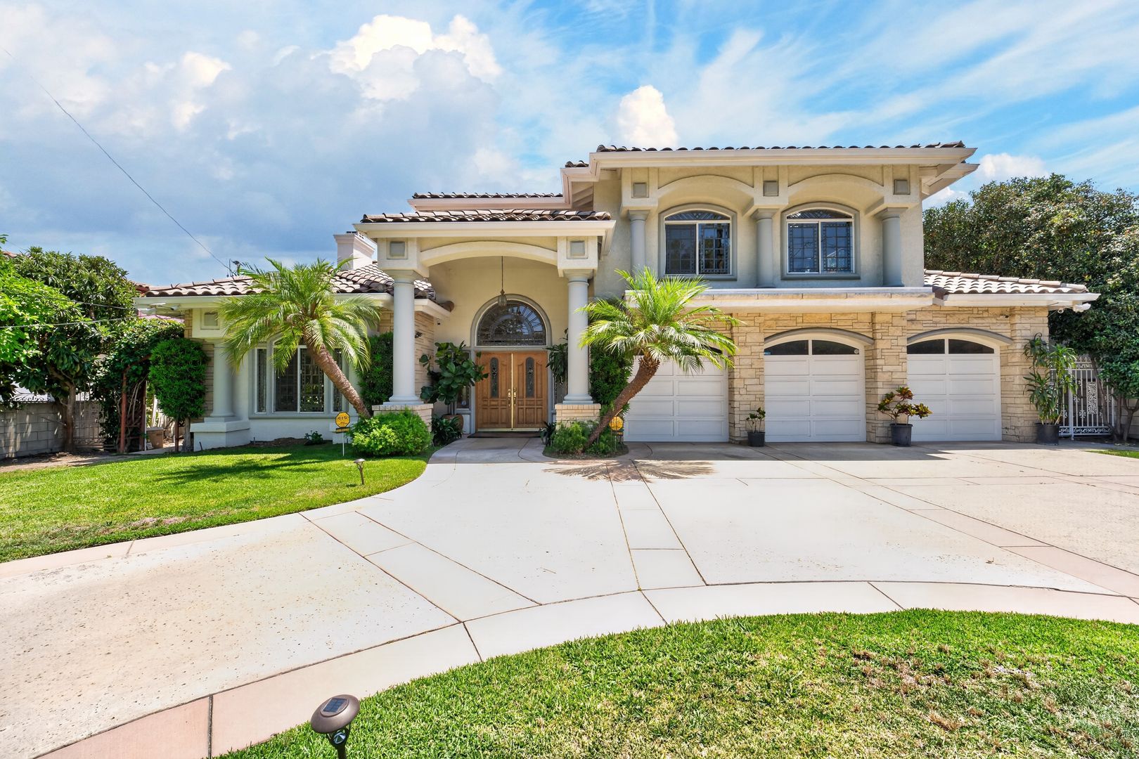 Arcadia House: 482 West Palm Dr