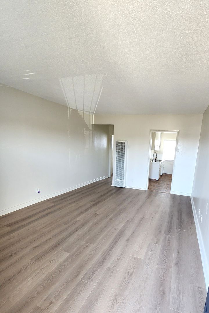 LAWNDALE Apartment: 15433 - 15443 HAWTHORNE BLVD