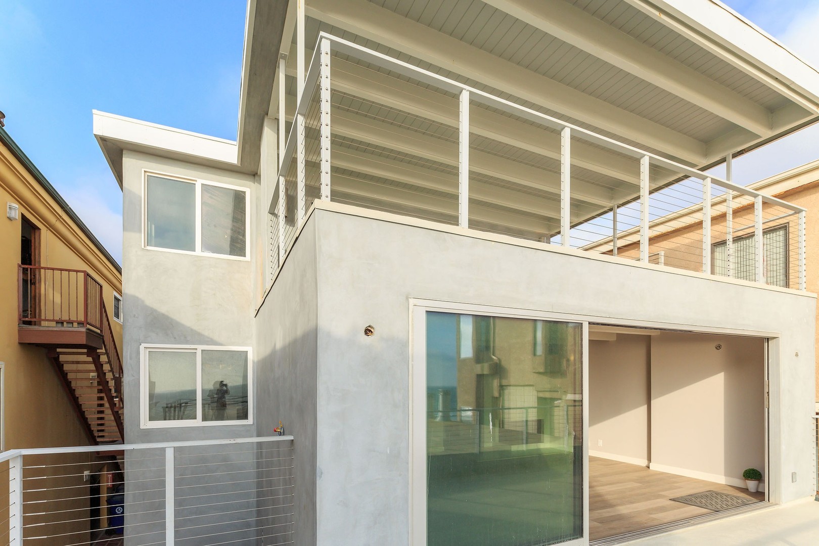 Manhattan Beach Apartment: 2208 The Strand