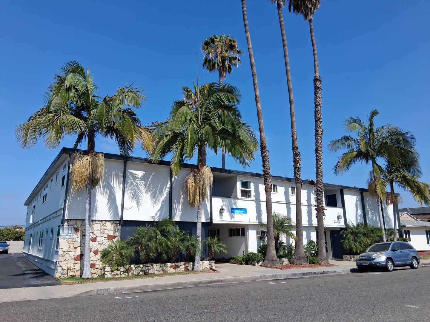 Hawthorne Apartment: 12111 Hawthorne Way