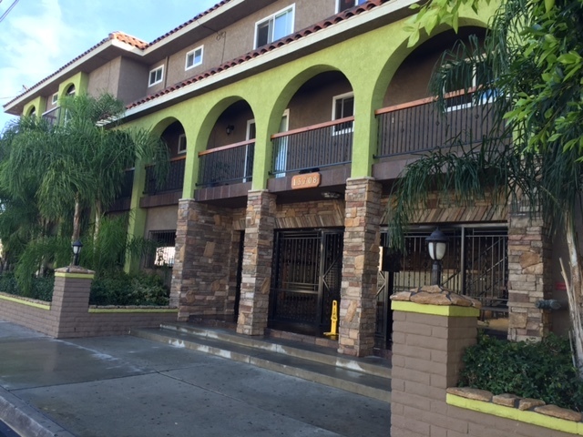 Hawthorne Apartment: 13708 Cordary Ave