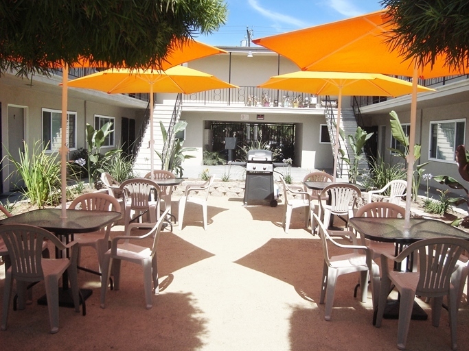 Gardena Apartment: 14815-14817 Chadron Avenue