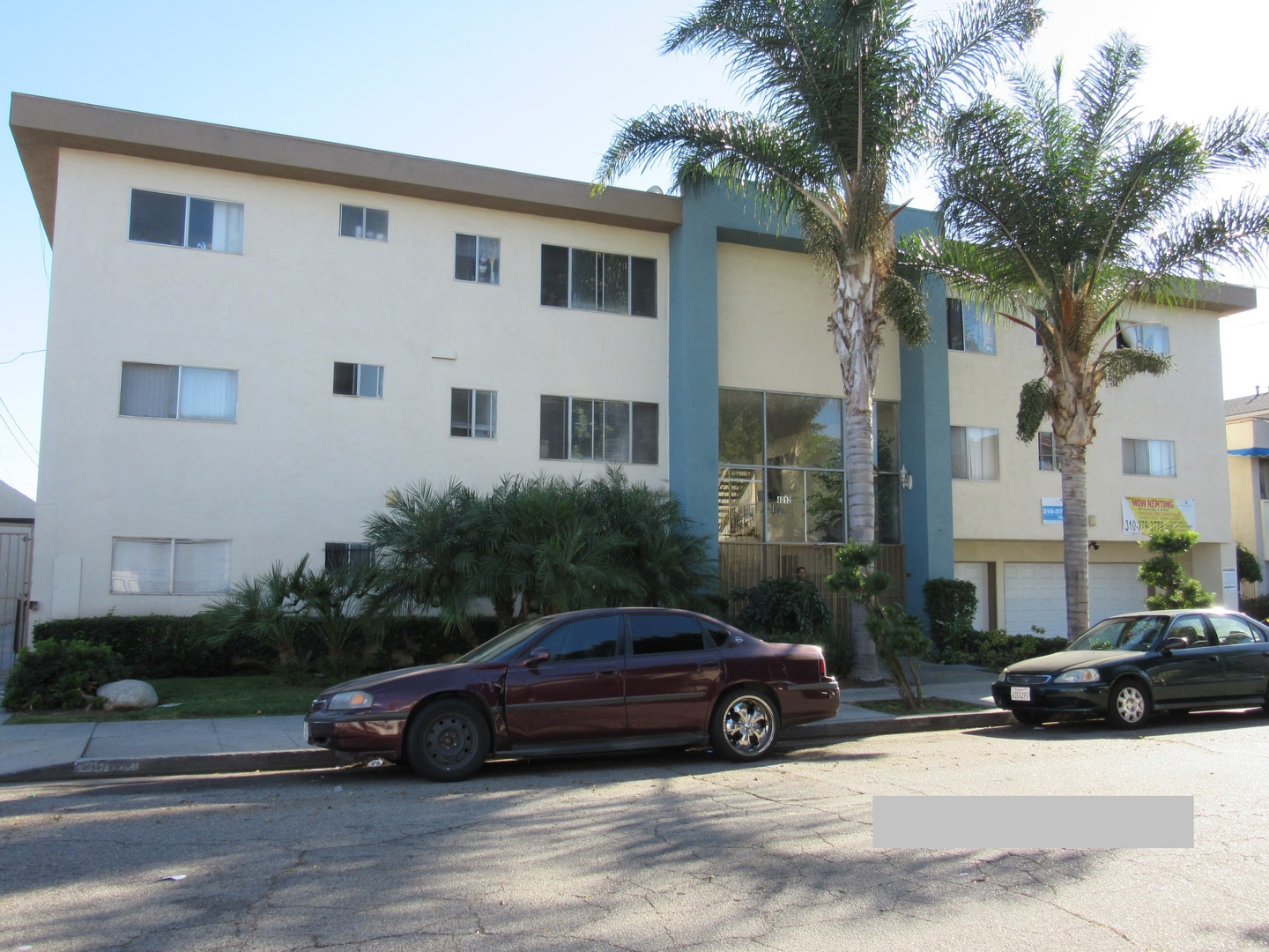 Hawthorne Apartment: 4012 W 129th St,