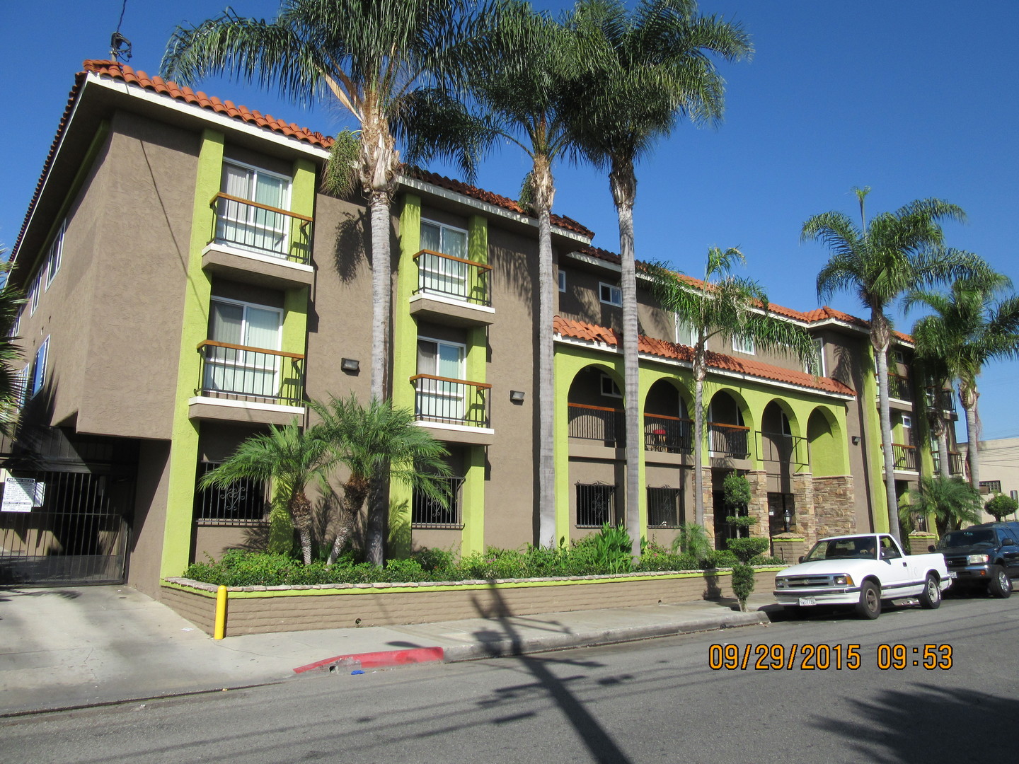 Hawthorne Apartment: 13715 Cordary Avenue