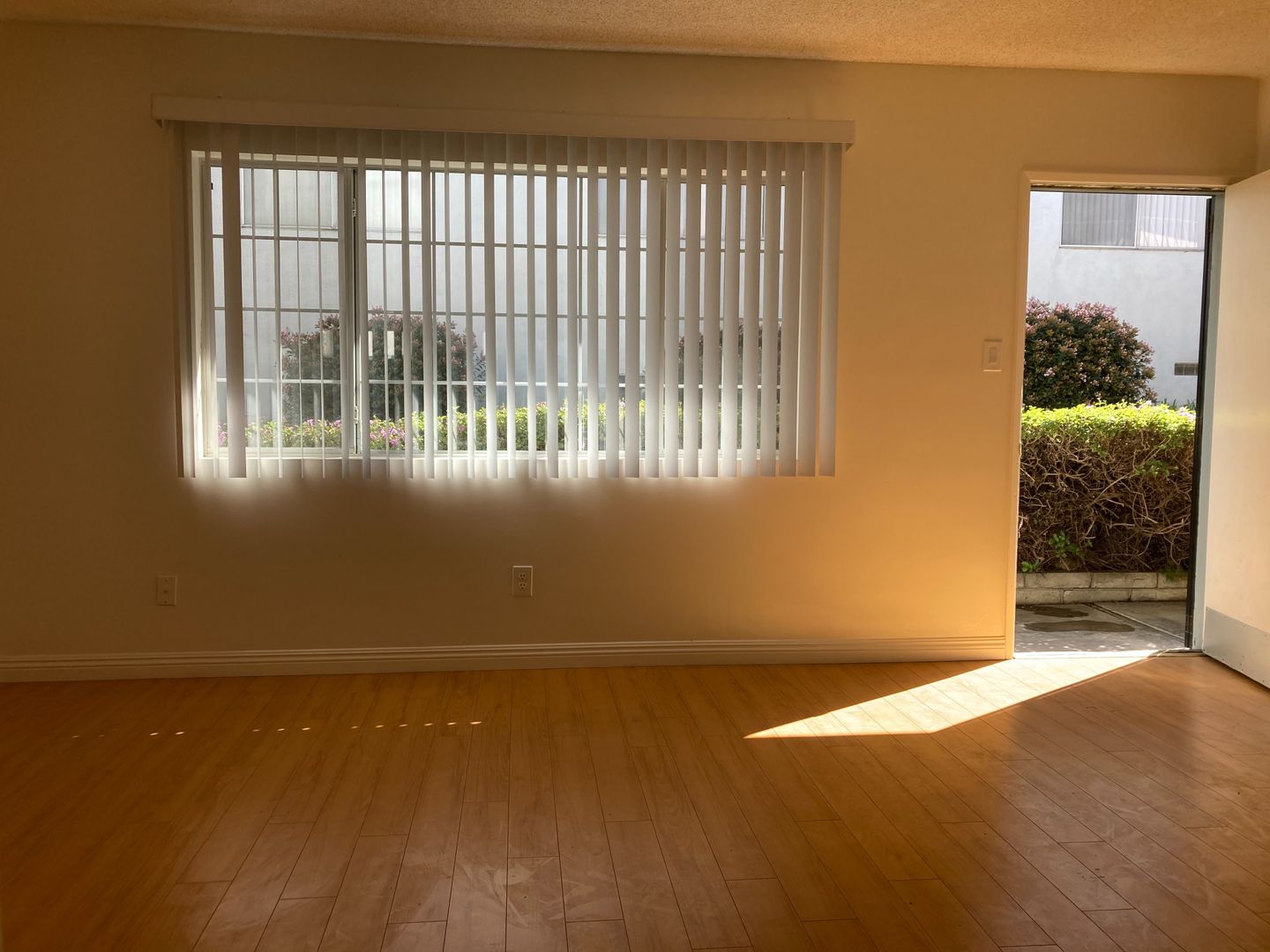 Lomita Apartment: 25925 Viana Avenue