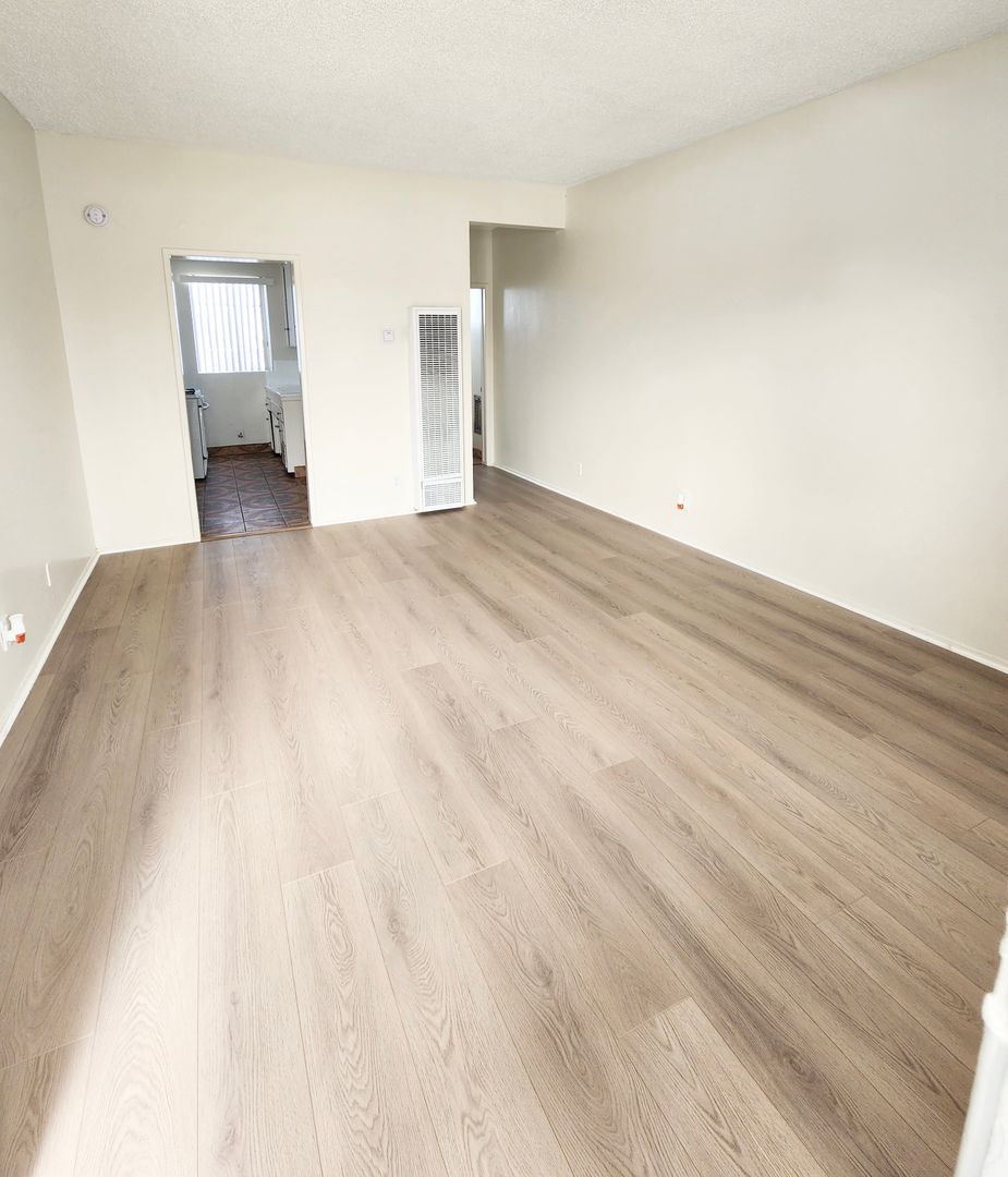 LAWNDALE Apartment: 15433 - 15443 HAWTHORNE BLVD