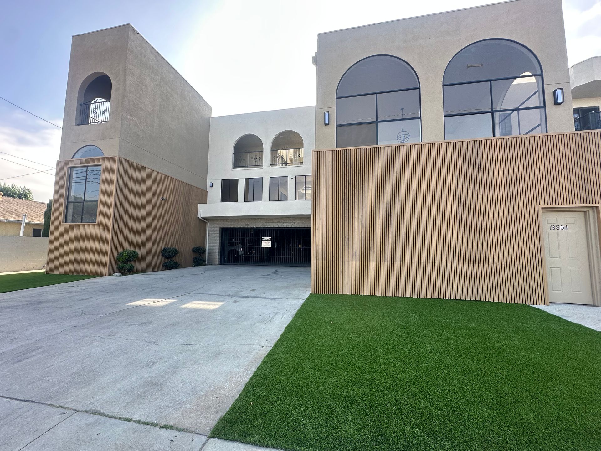 Hawthorne Apartment: 13801 Yukon Avenue
