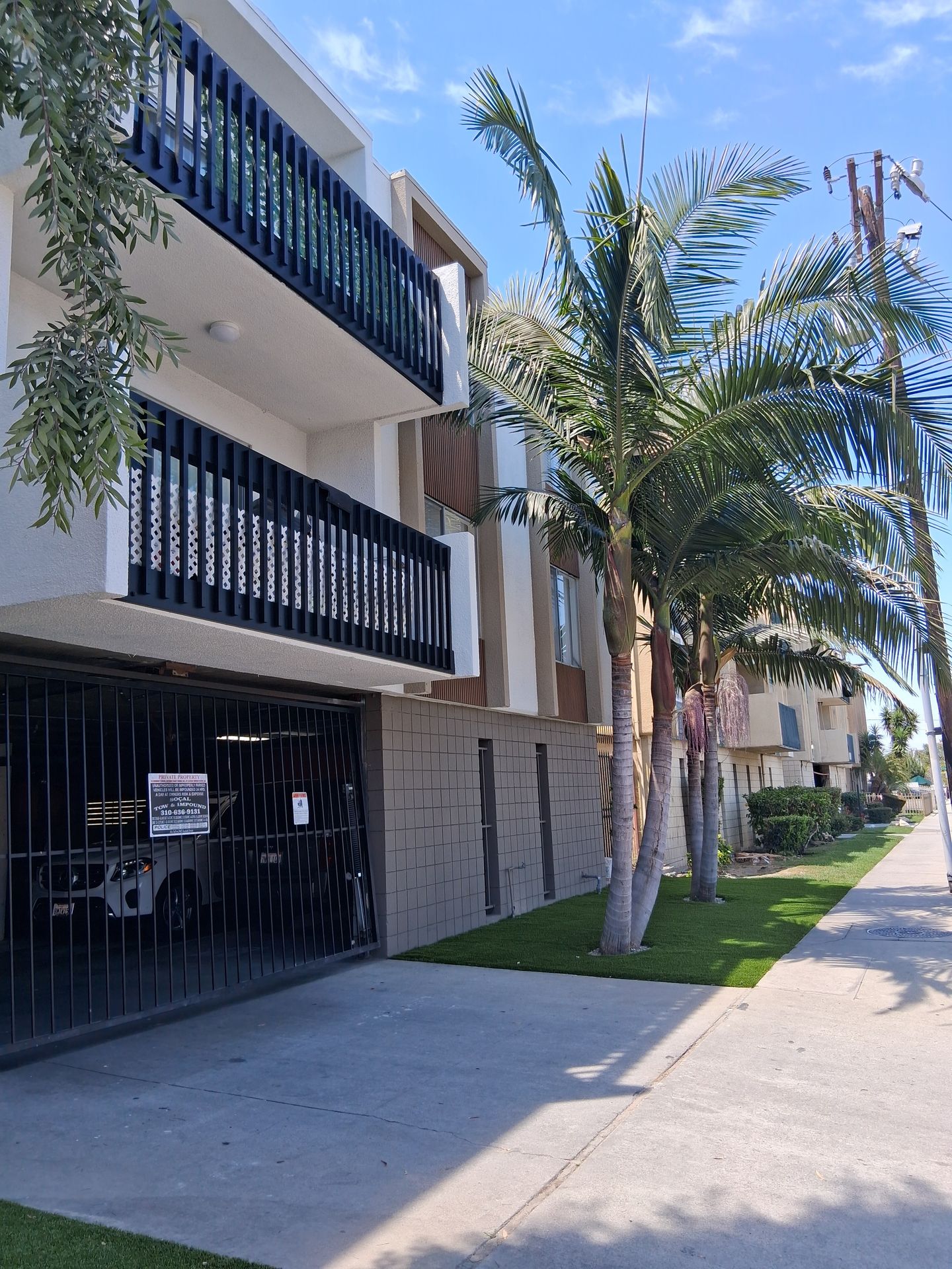 Hawthorne Apartment: 14031 S. Cerise