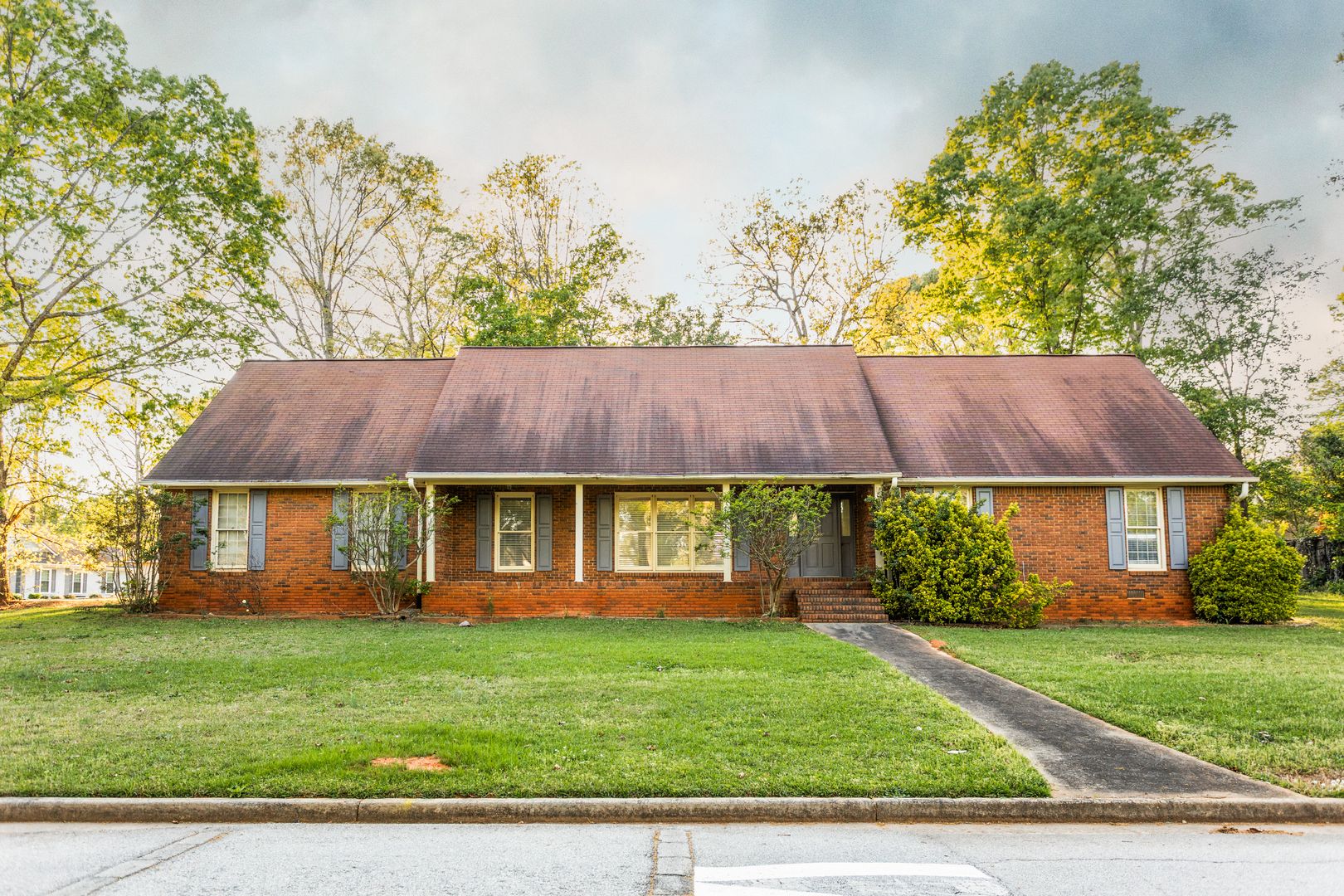 Conyers House: 3301 Sams Way