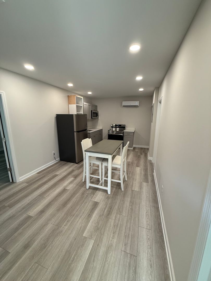 Chapel Hill House: 809 Old Pittsboro