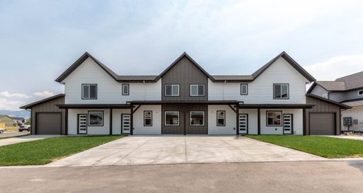3 bed 2.5 bath home! Spacious and ready now! – photo 1