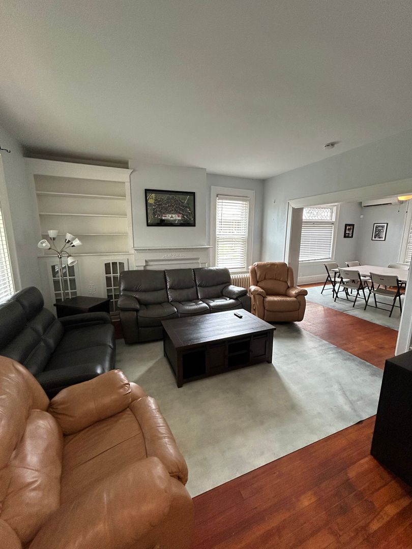 Coraopolis Apartment: 930 Ridge Ave