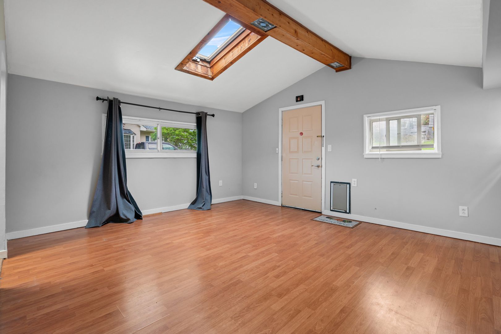 McKees Rocks Apartment: 136 Locust Street