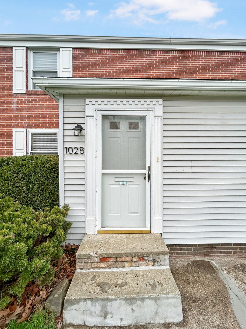 Coraopolis Apartment: 1026 and 1028 Fleming Street