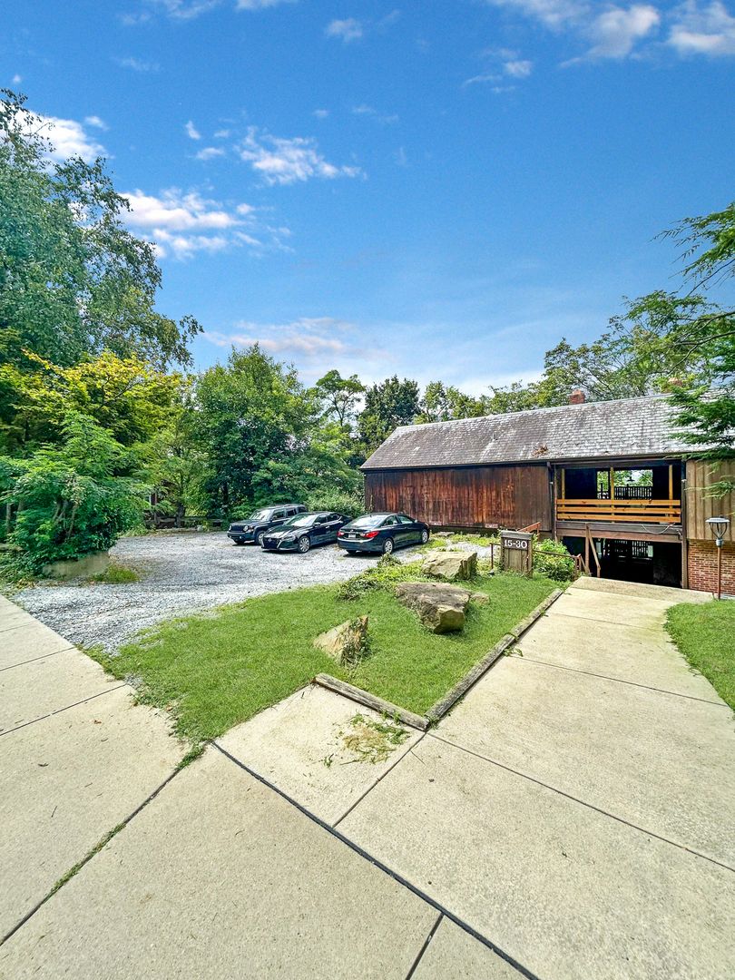 Pittsburgh Apartment: 1530 Barr Ave