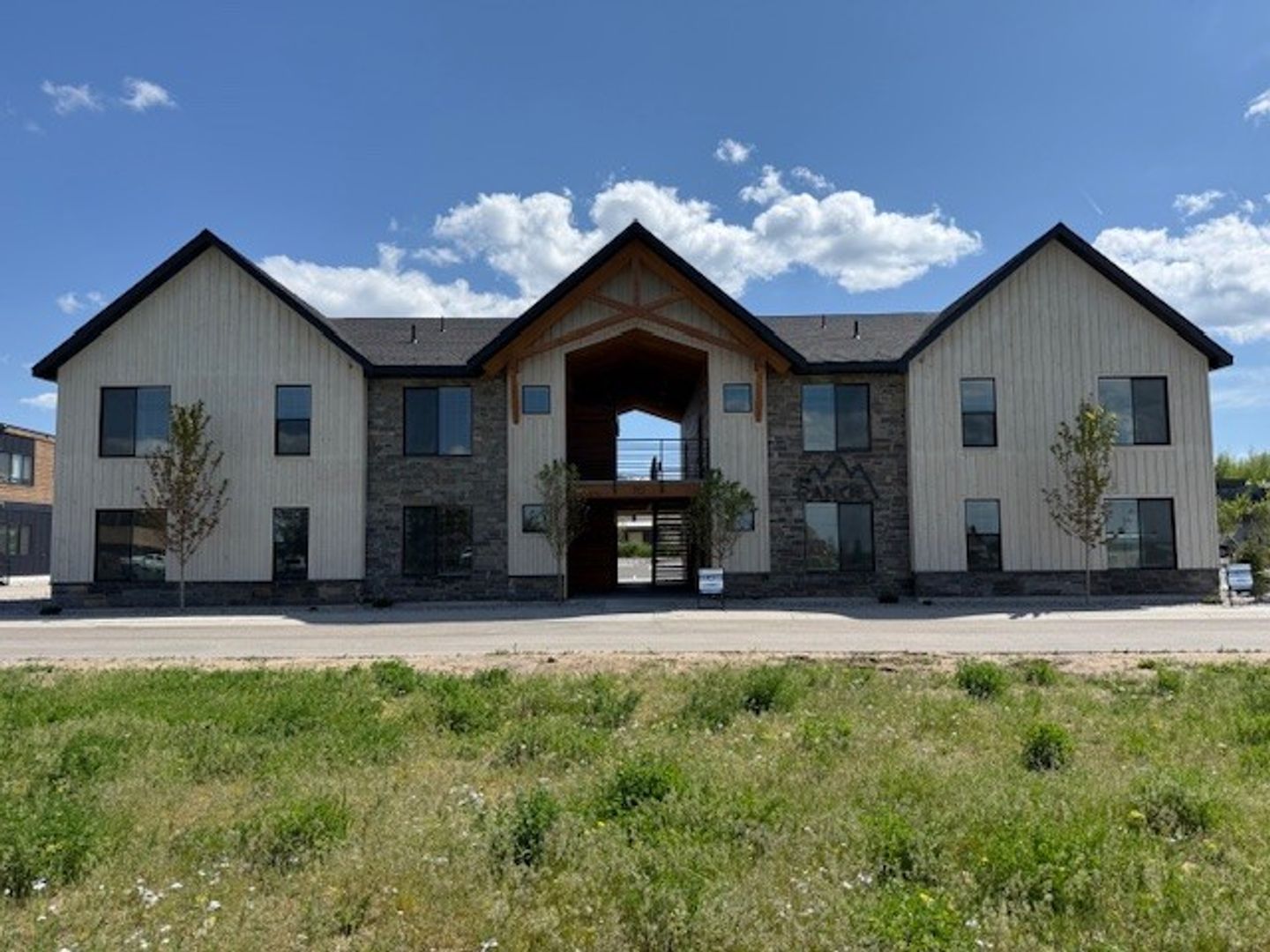 Victor Apartment: 70 Blue Flax Lane