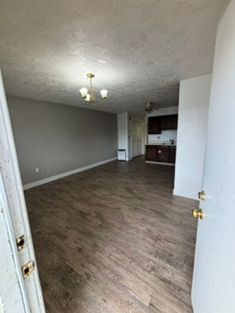 Rexburg Apartment: 551 S 5th W
