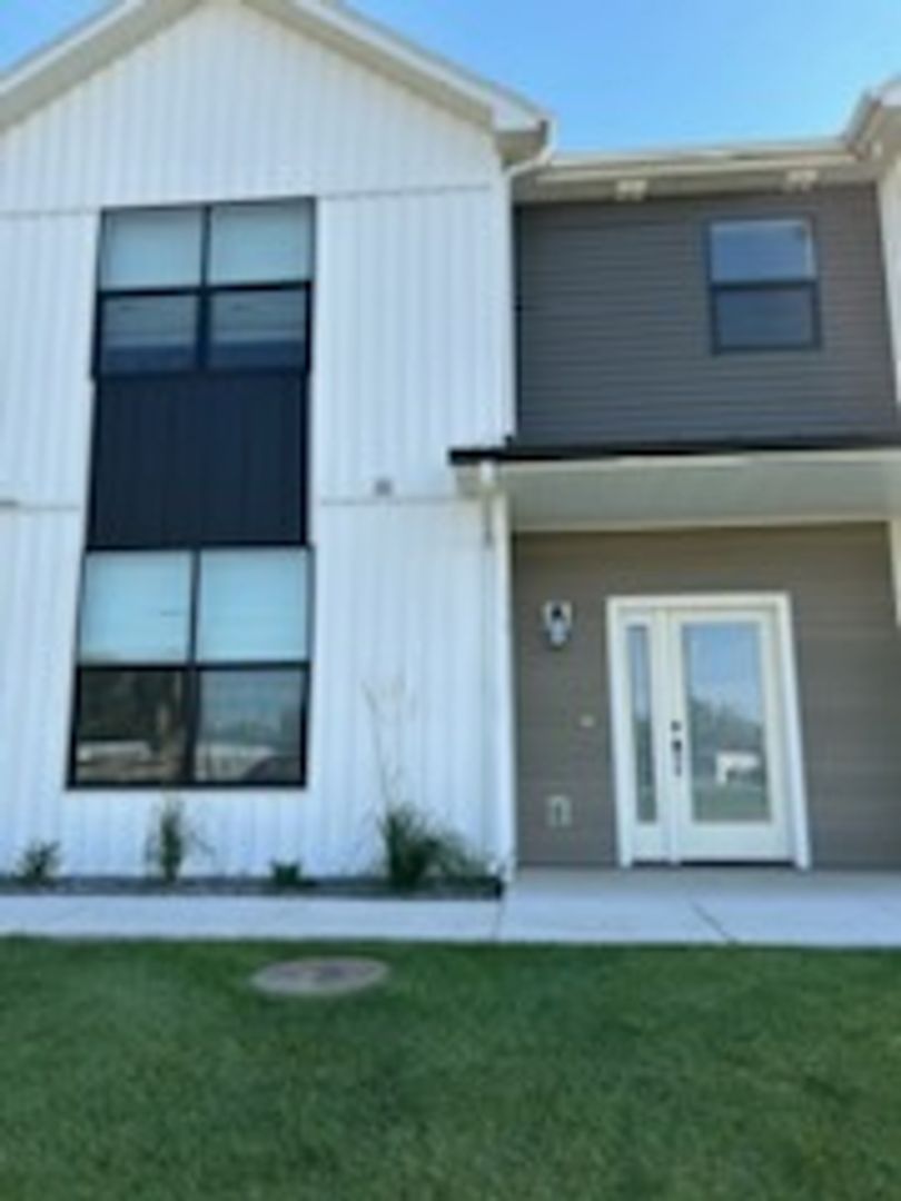 Sugar City Townhome: 278 Hummingbird way