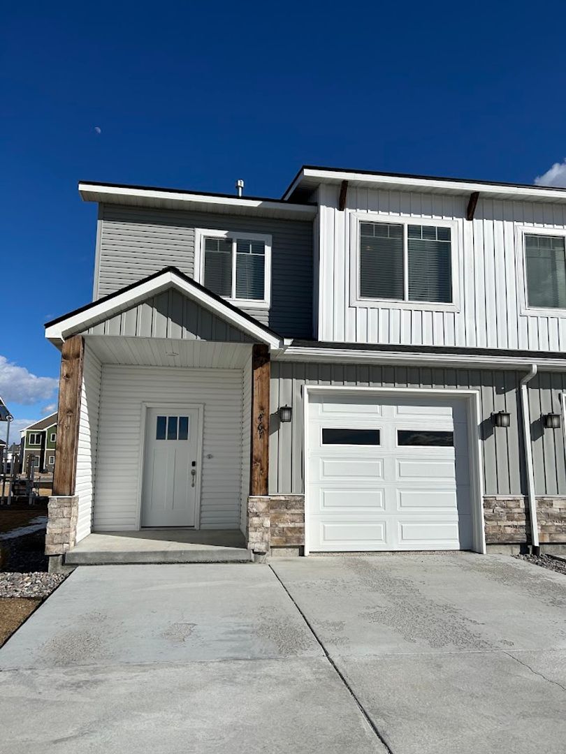 Sugar City Townhome: Huckleberry Ln