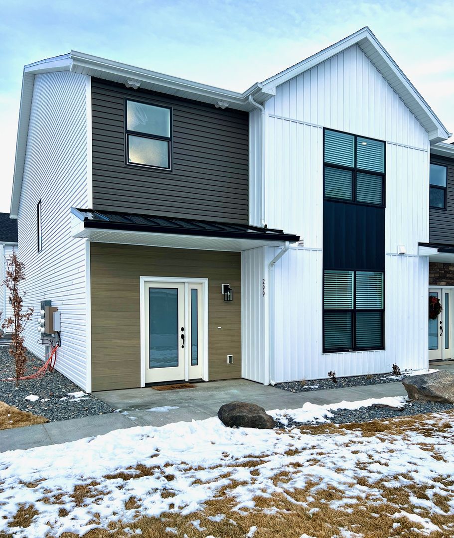 Sugar CIty Townhome: 299 Hummingbird Way