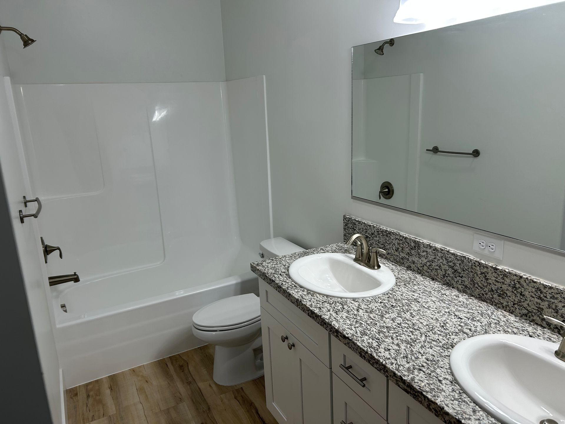 Hyde Park Apartments 4 of 12