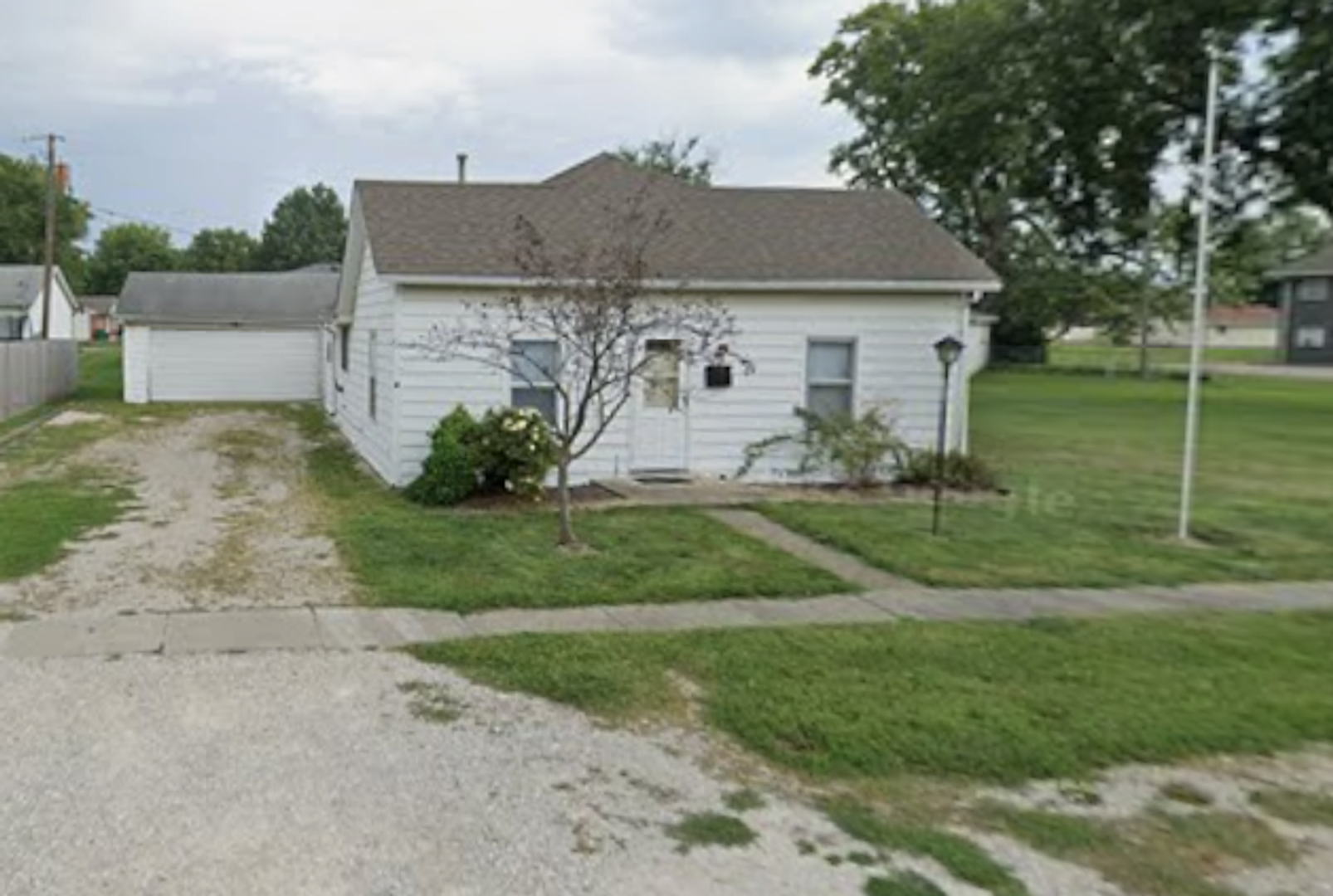 CHATHAM House: 611 E MULBERRY