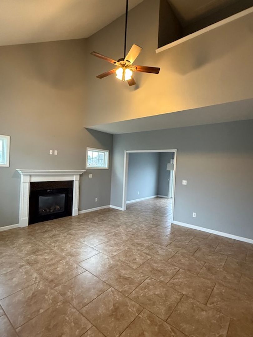 Chatham House: 404 Dalhlia Drive