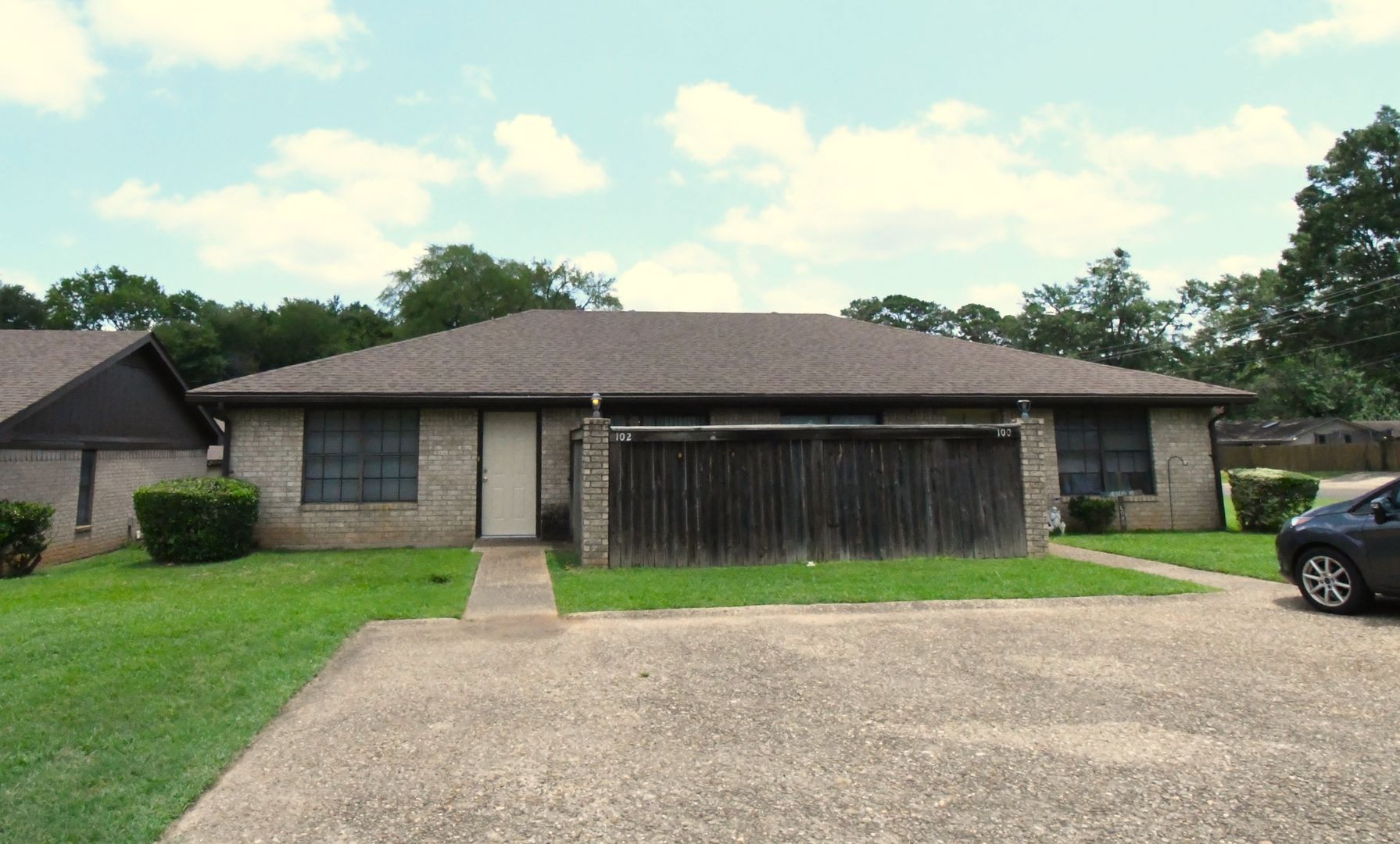 Whitehouse House: 102 Parklane