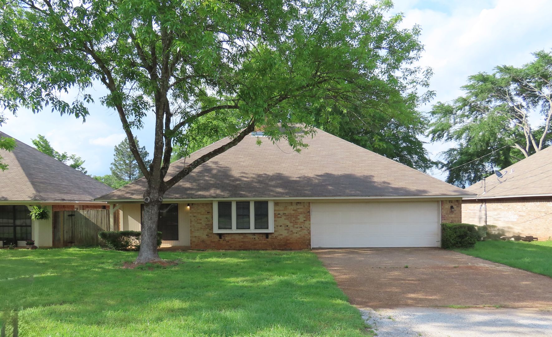 Rental at 705 Kelli Ln