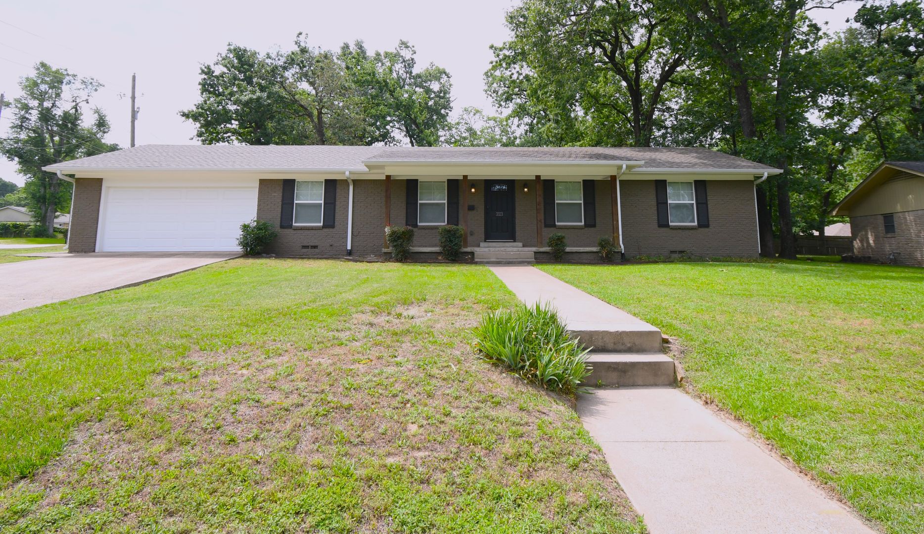 Tyler House: 3323 Brooks Ln