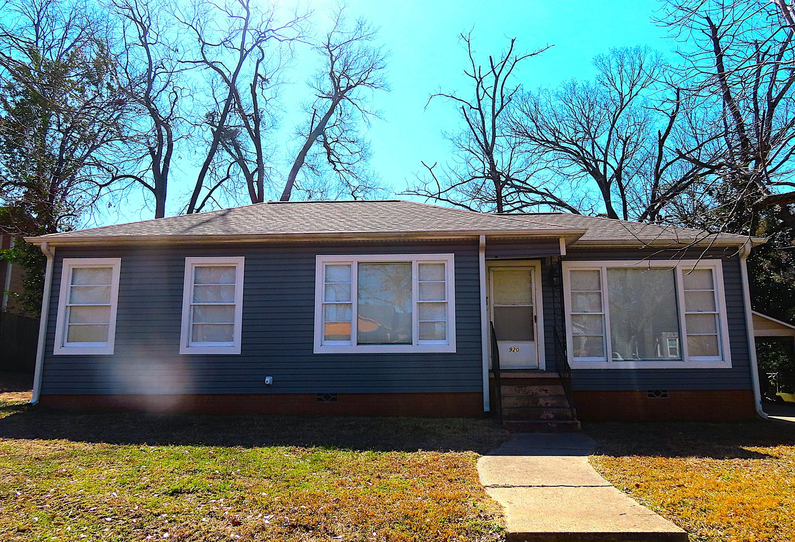 Tyler House: 920 W. 6th St.