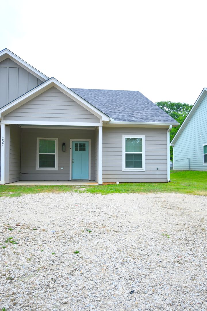 Arp House: 207 Gordon St Unit 2