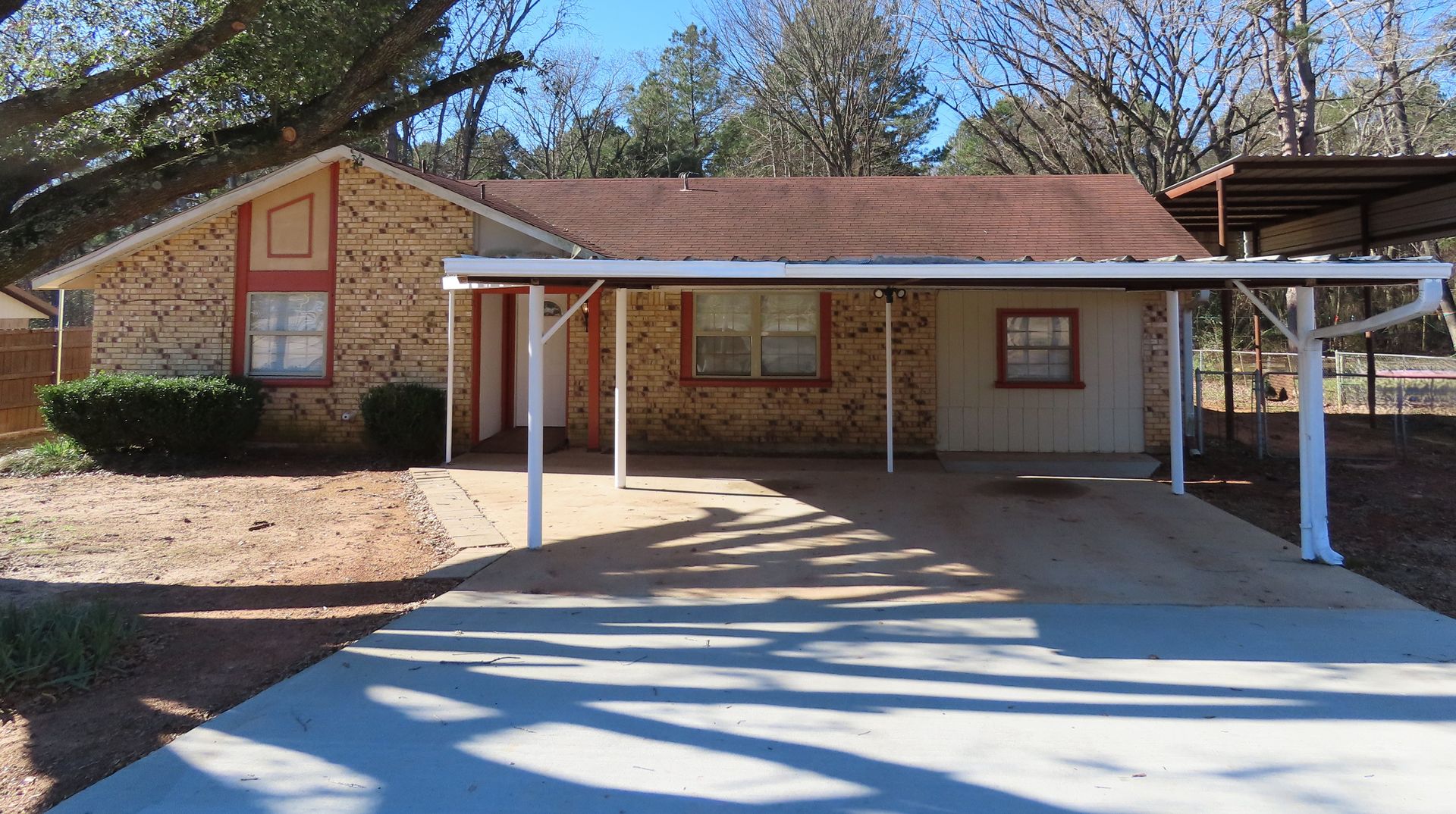 Tyler House: 12346 Chapman Rd