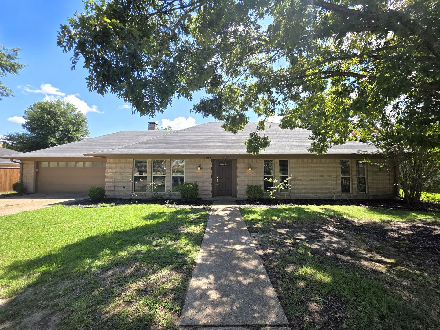 Rental at 1404 Woodbridge Dr