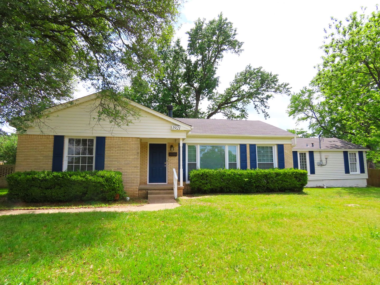 Tyler House: 1921 E. 5th St