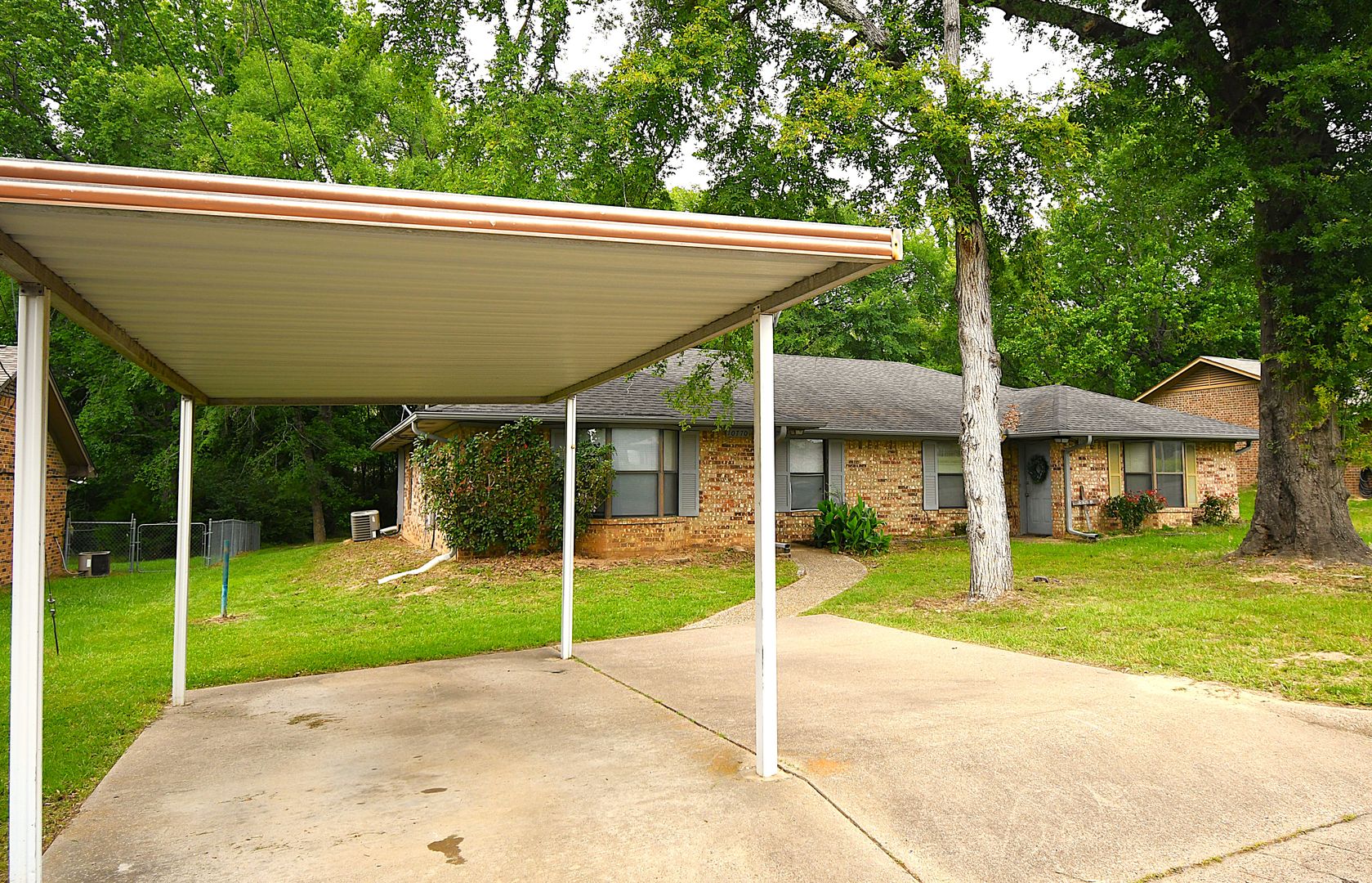 Tyler House: 10770 Chickasha Dr