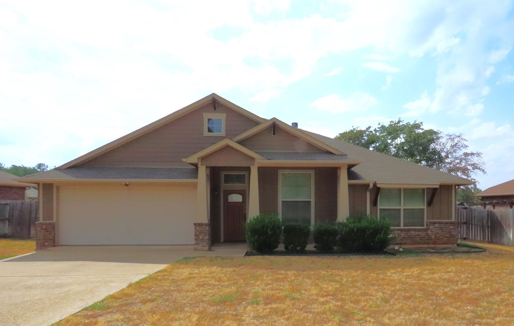 Lindale House: 414 Asher Ln