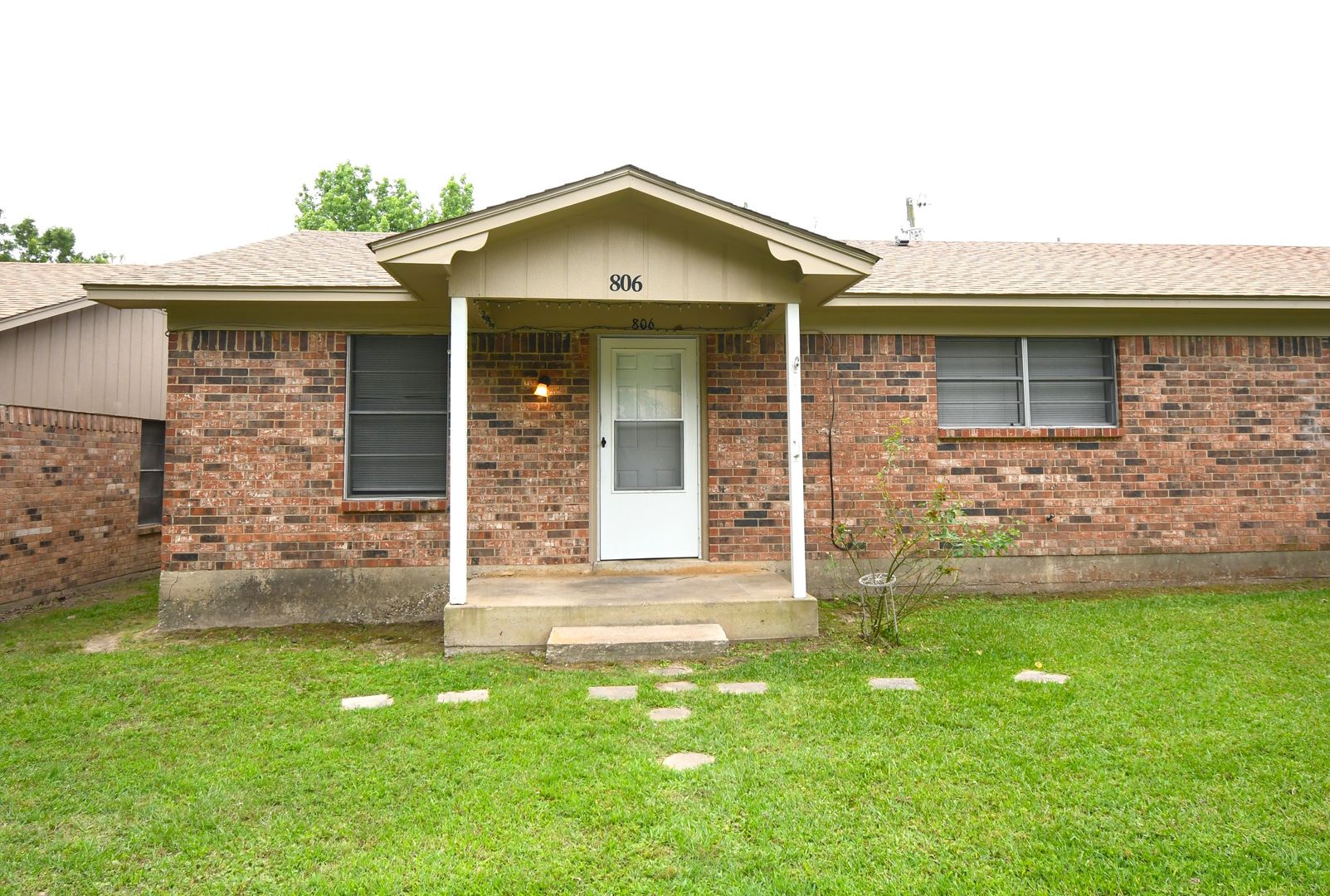 Whitehouse House: 806 Fleetwood